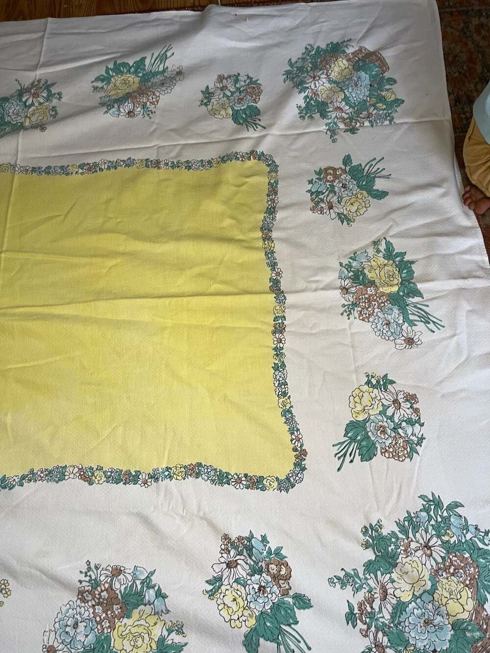 Vintage Floral Basket Yellow Center Tablecloth cottagecore - Picture 6 of 8